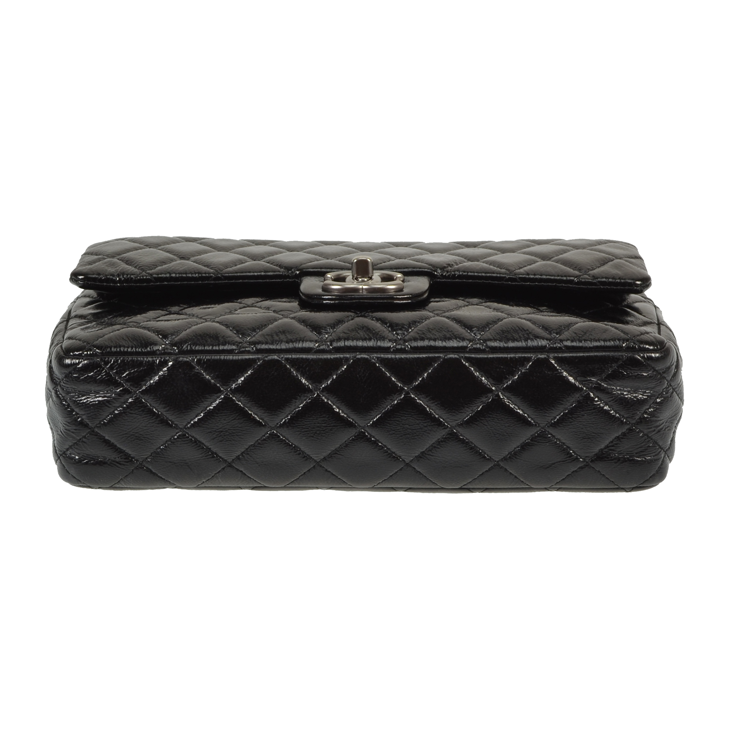 CHANEL Timeless Distressed Double Flap Bag Medium Schwarz 6