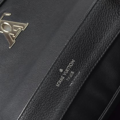 Louis Vuitton Lockme II Leder Handtasche Schwarz Second Hand 11