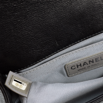 CHANEL Small Boy Bag Leder Handtasche Schwarz Second Hand 17242 8