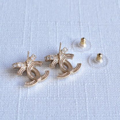 CHANEL 23S Crystal Bow CC Earrings Ohrringe Hellgold Second Hand 21340 9