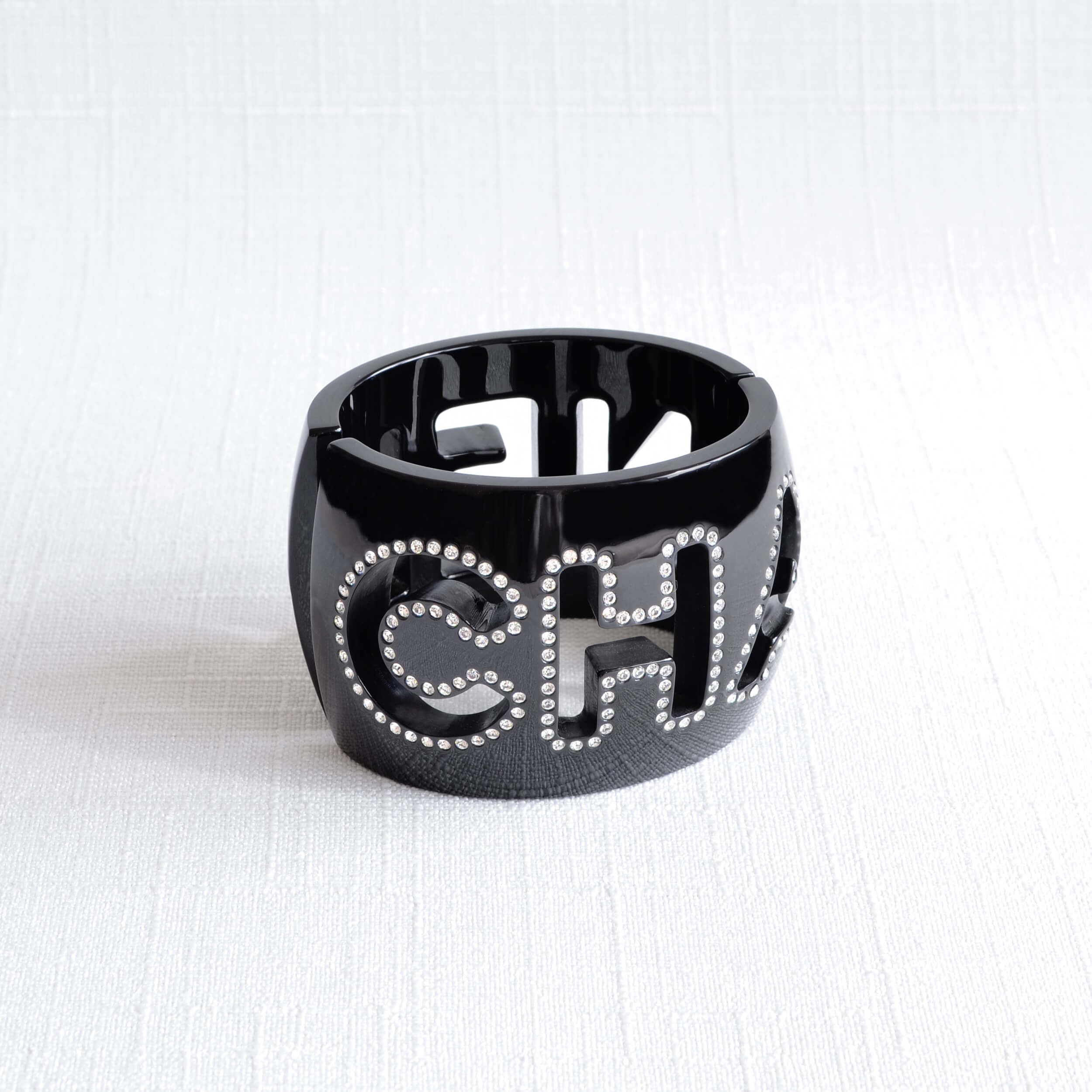 CHANEL 20S Cuff Bracelet Vinyl Crystal Armreif Schwarz Second Hand 22223 2