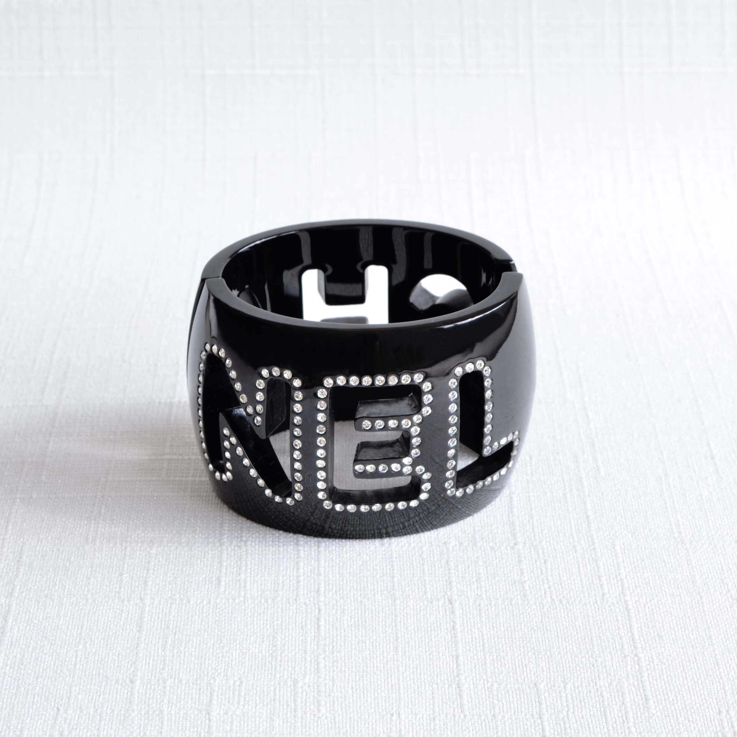 CHANEL 20S Cuff Bracelet Vinyl Crystal Armreif Schwarz Second Hand 22223 4