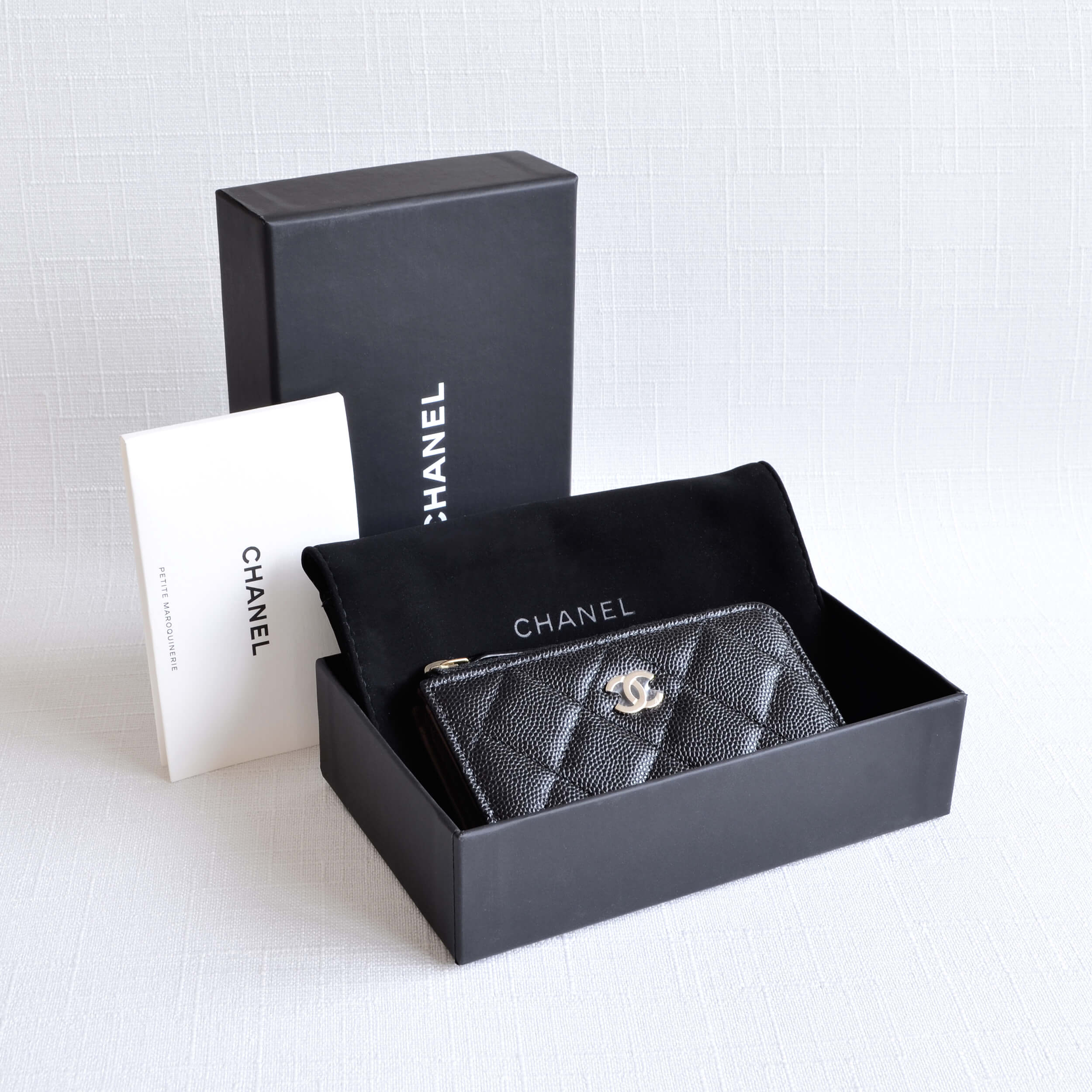 CHANEL Card Holder Quilted Calfskin Cavair Leather Black Schlüsseletui Schwarz Second Hand 22175 1