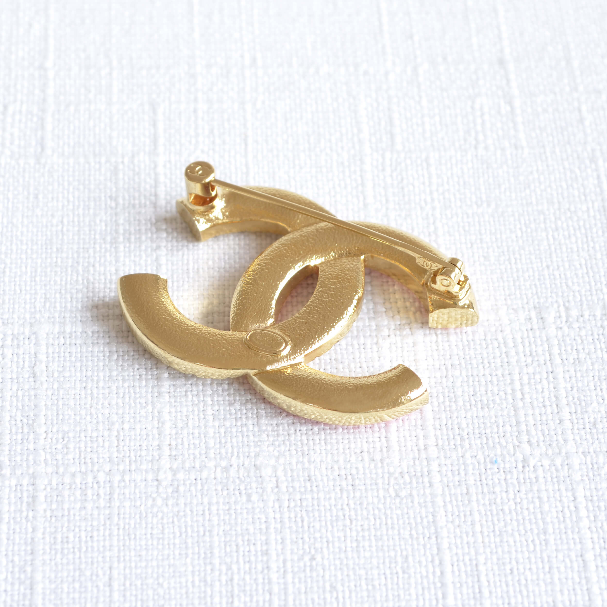 CHANEL 22S CC Brosche Gold Pink Second Hand 22565 2