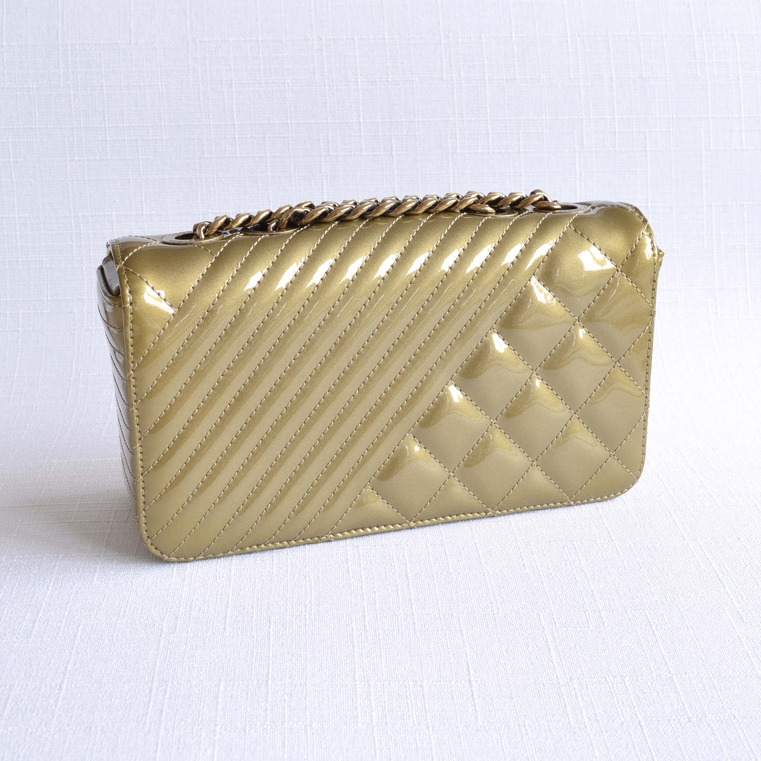 CHANEL Small Coco Boy Flap Bag Patent Leather Gold Lackleder Tasche Second Hand 22351 2