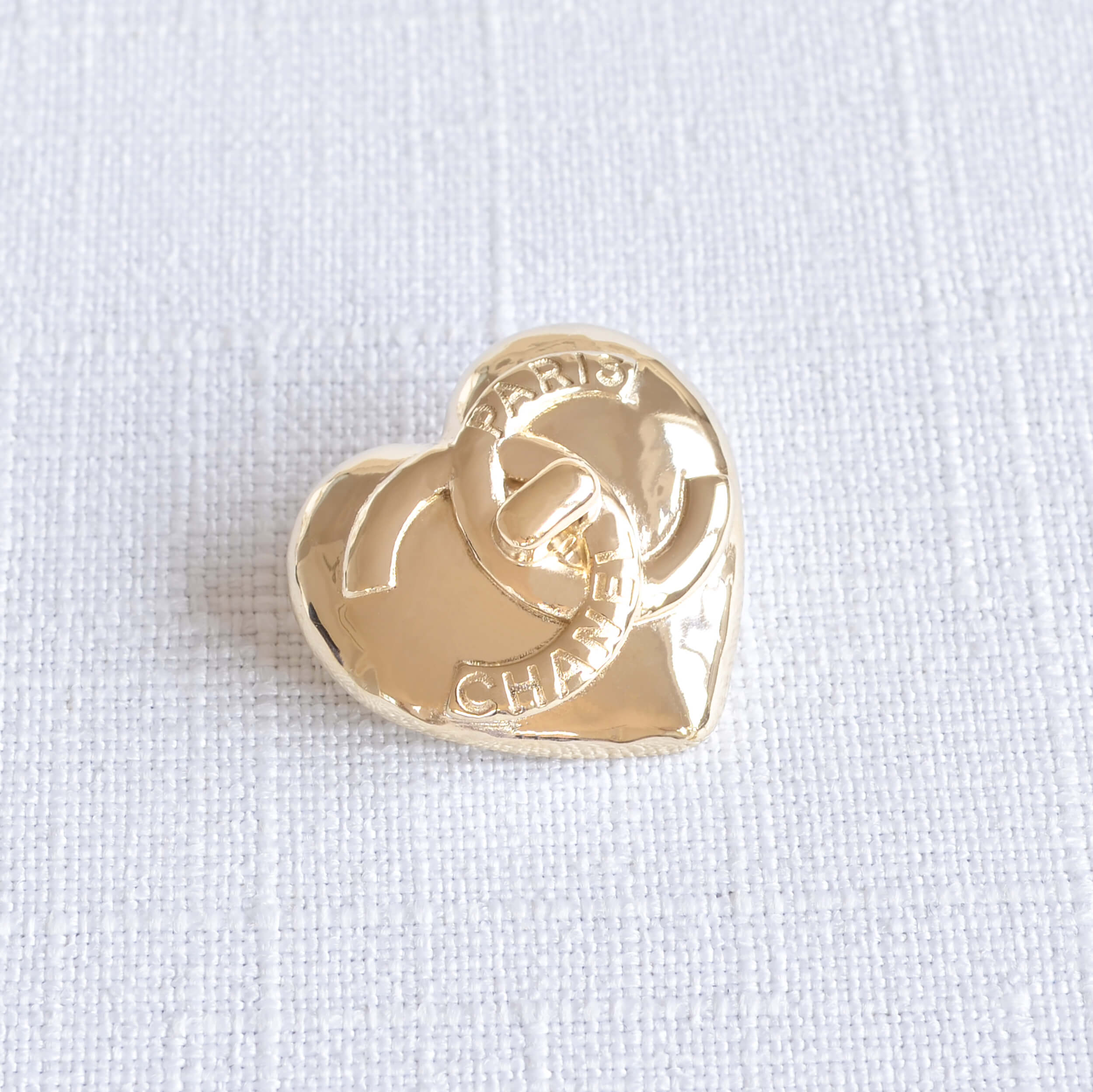 CHANEL 22B Heart Brooch Gold 22724 2