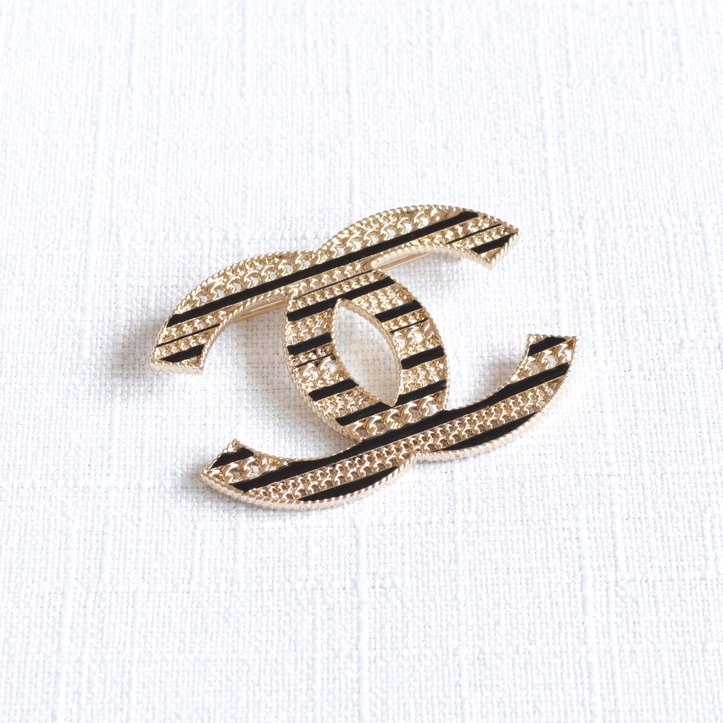 CHANEL 20S CC Brosche Gold Schwarz Second Hand 22819 2