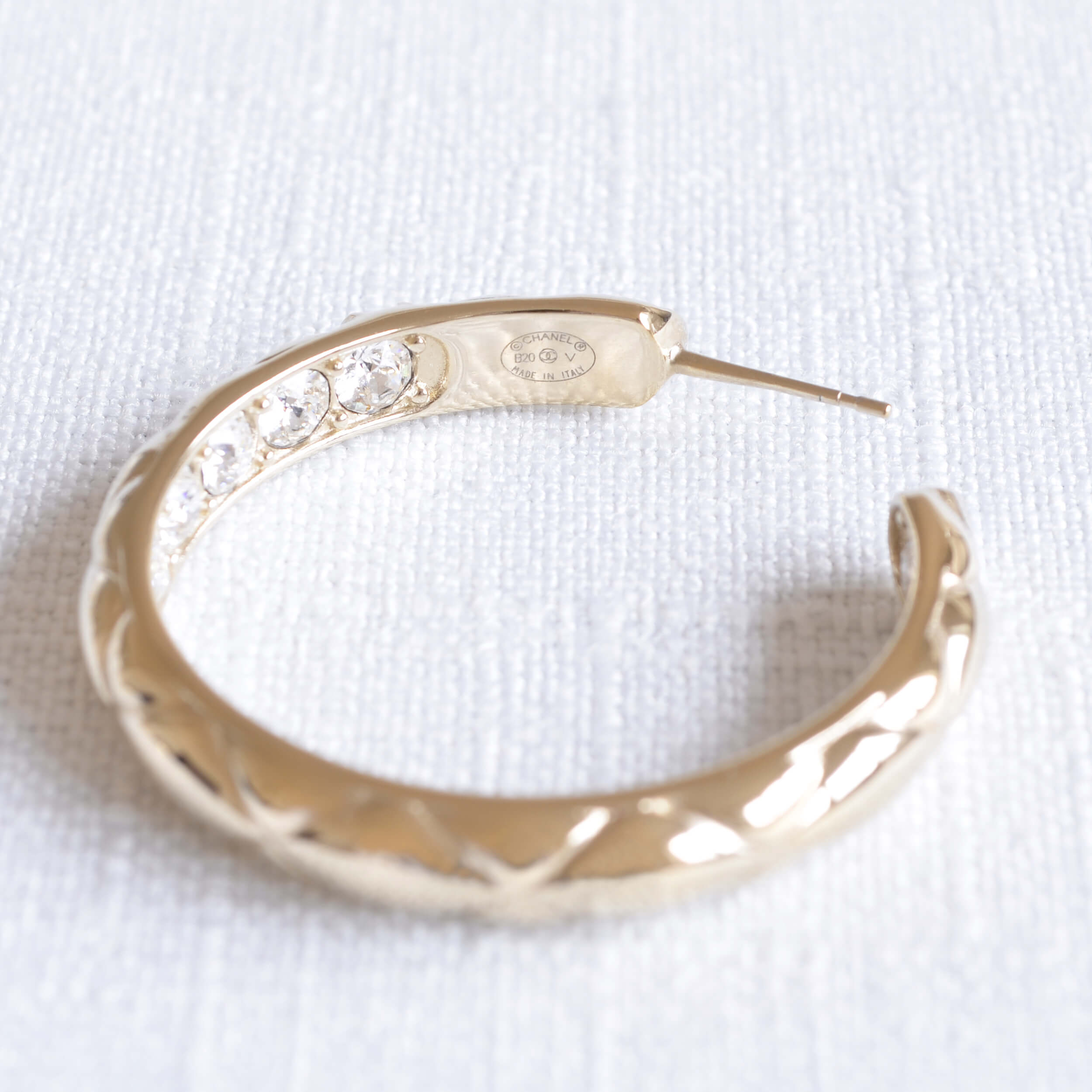 CHANEL 20V CC Quilted Crystal Hoop Earrings Kreolen Ohrringe Second Hand 22825 4