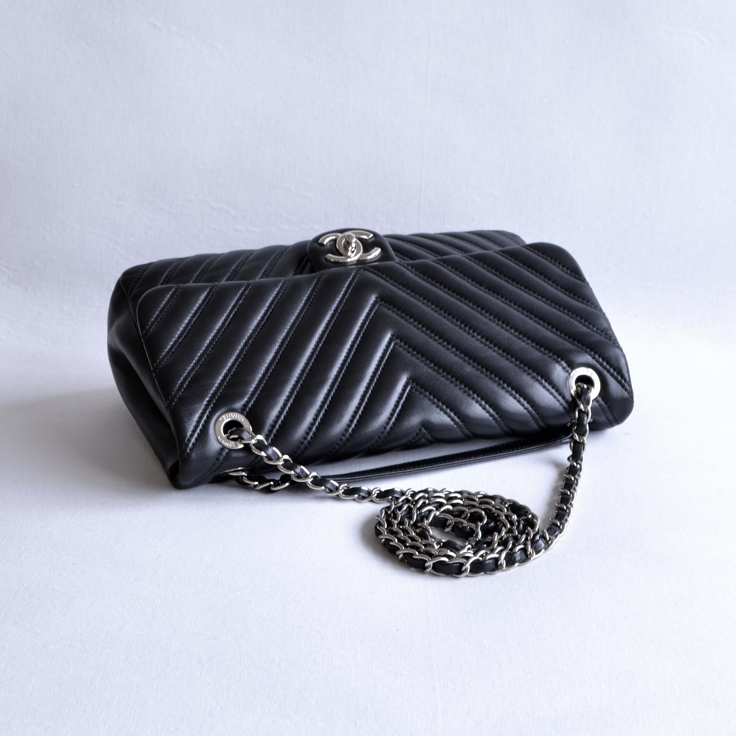 CHANEL Chevron Single Flap Bag Black Lambskin Leather Pre-Loved 125110 5