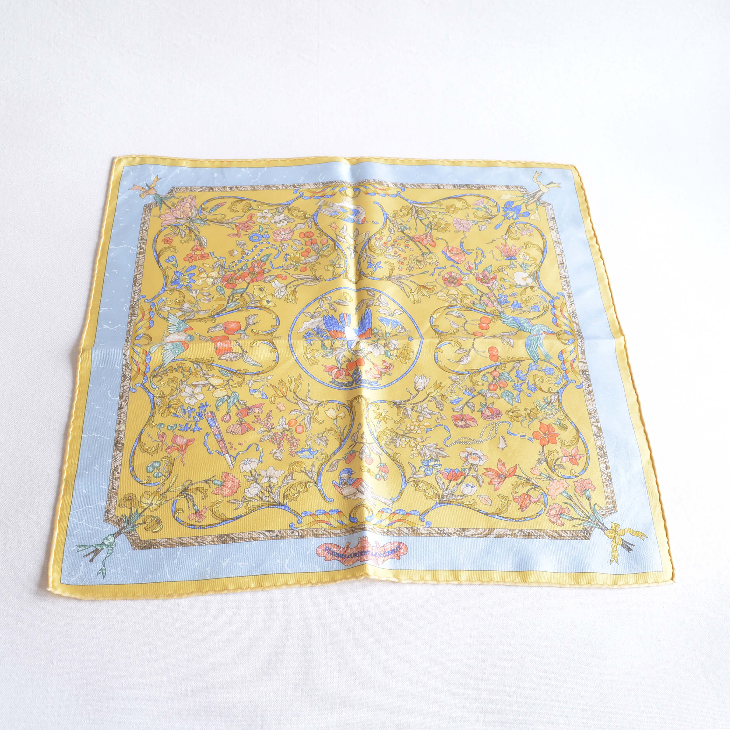 Hermès Gavroches 45 Pierres d'orient et d'occident Hellblau Gelb Pre-Loved Vintage 32539 0
