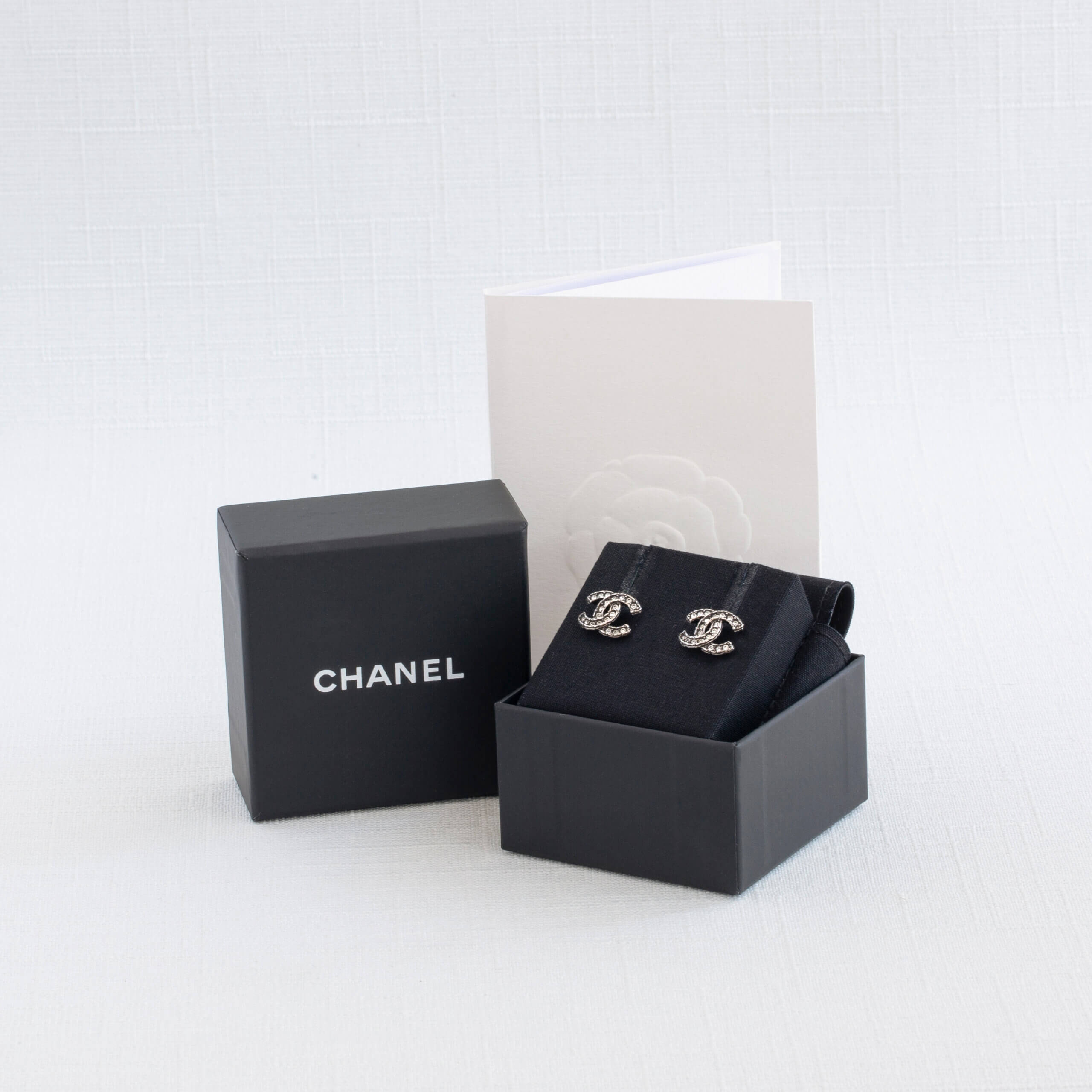 CHANEL 21A CC Crystal Earrings Ohrringe Schwarz Silber Pre-Loved 625125 3