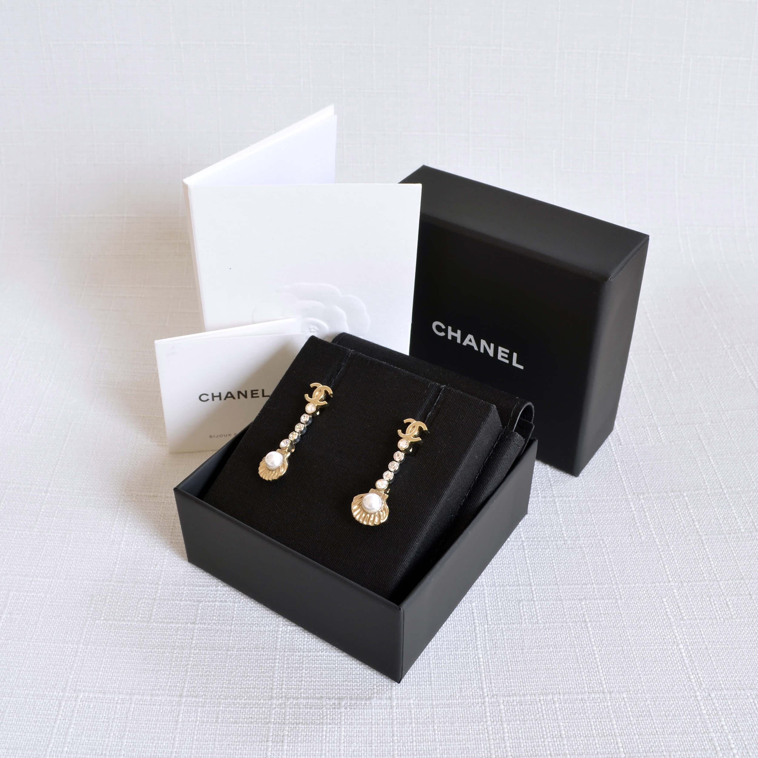 CHANEL 25C CC Shell Crystal Drop Earrings Pre-Loved 825134 1