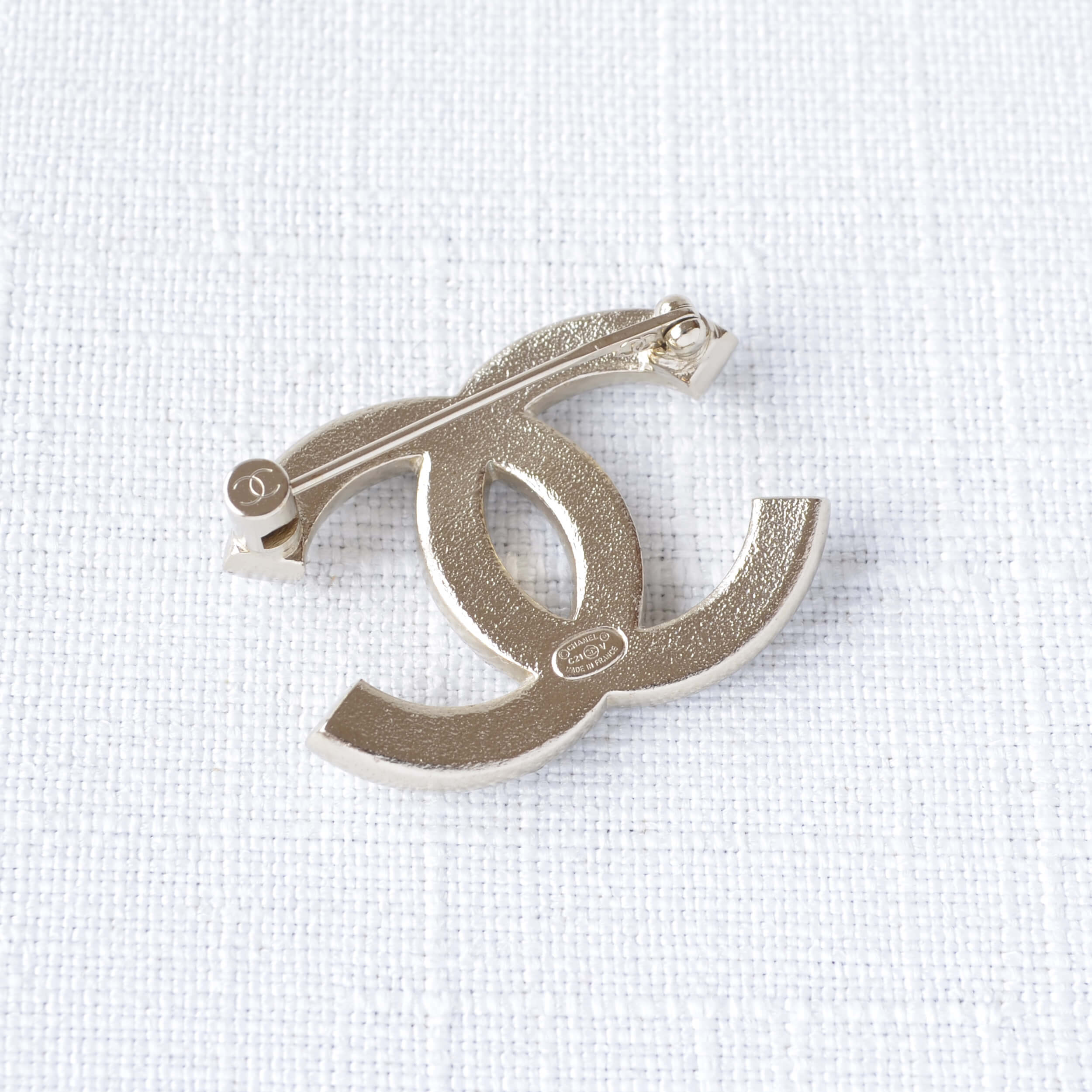 CHANEL 21V CC Crystal Strass Brosche Brooch Gold Pre-Loved 1125144 3