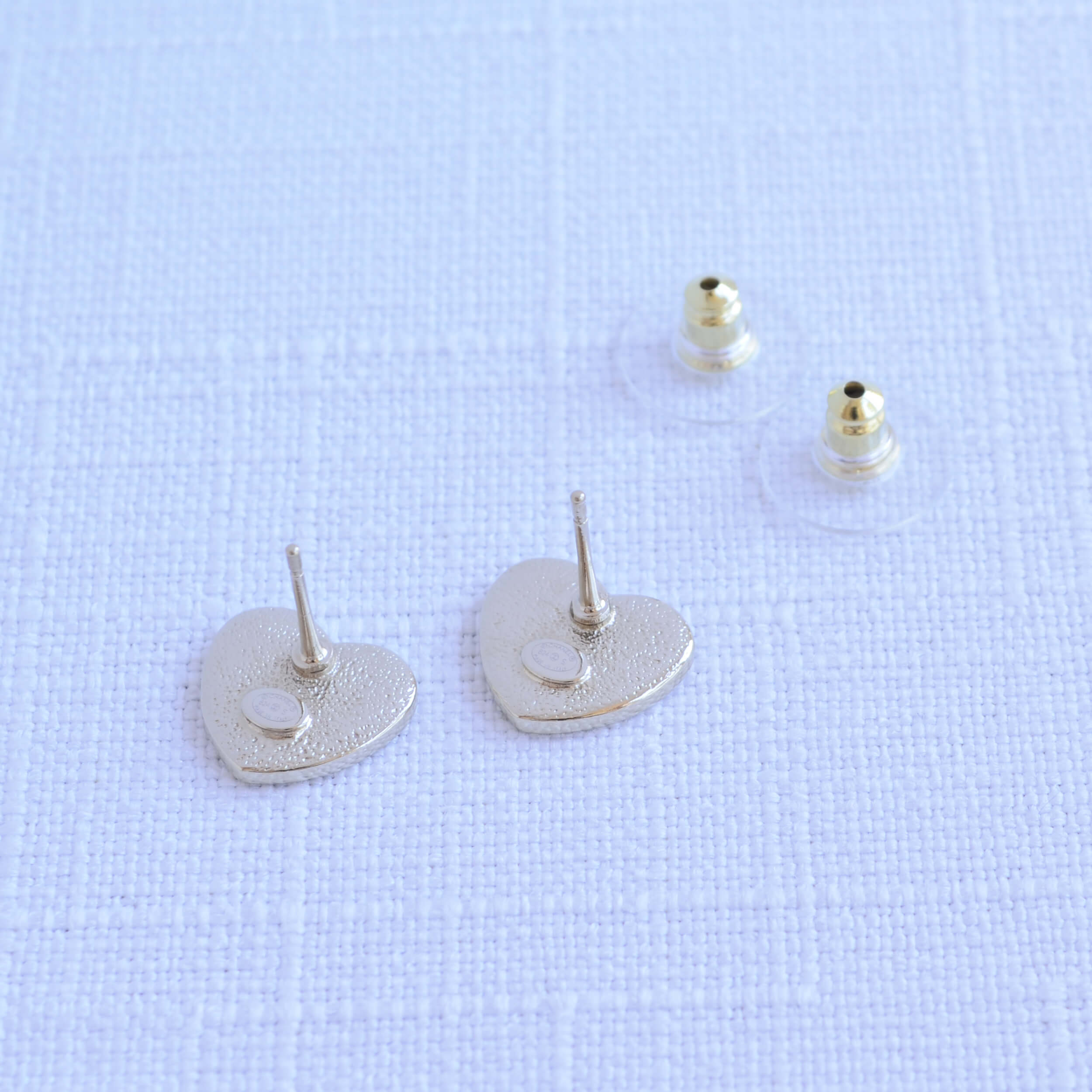 CHANEL 24S CC Herz Perlmutt Ohrringe Heart Earrings Pre-Loved 1125145 3