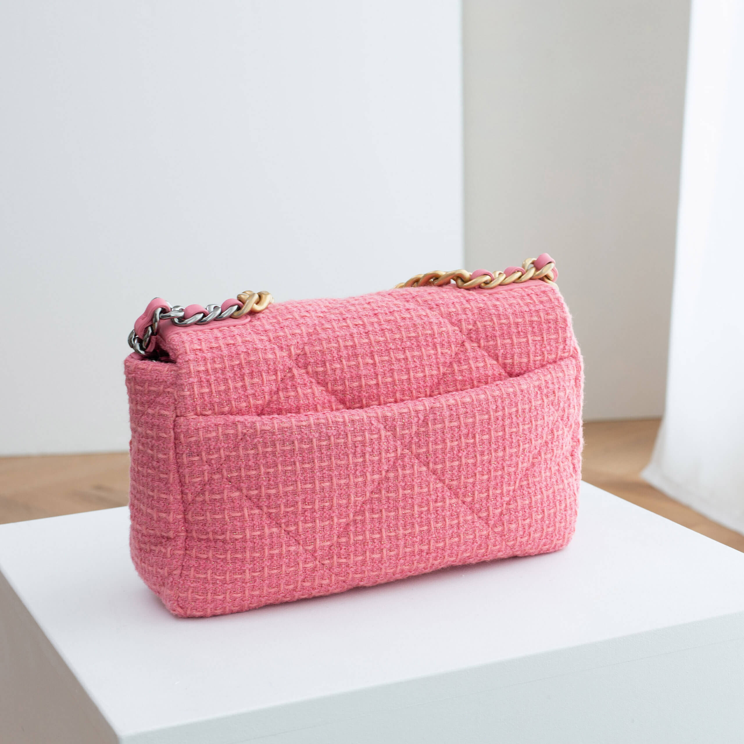 CHANEL 19 Small Tweed Handtasche Handbag Pink Pre-Loved 1125141 2