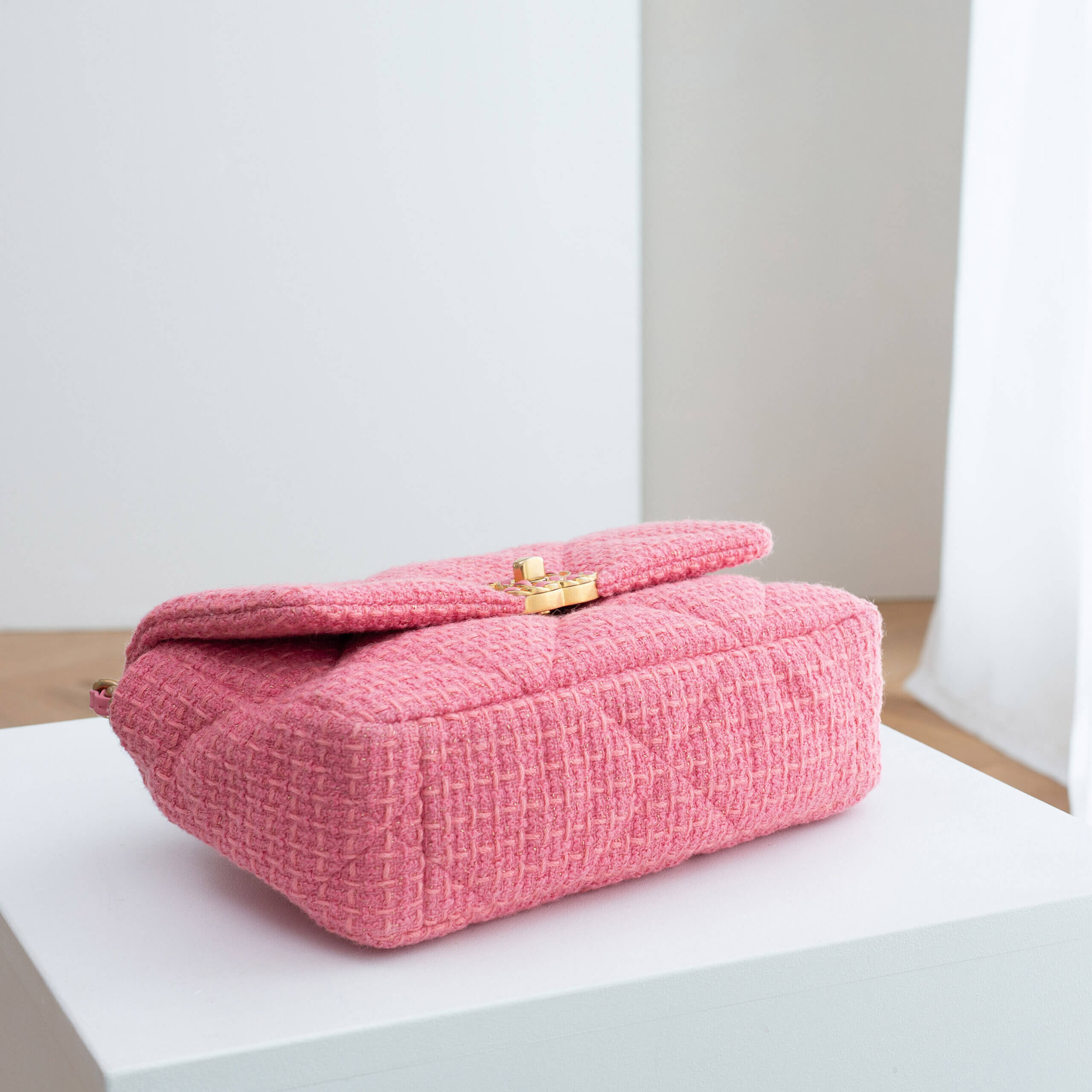 CHANEL 19 Small Tweed Handtasche Handbag Pink Pre-Loved 1125141 3