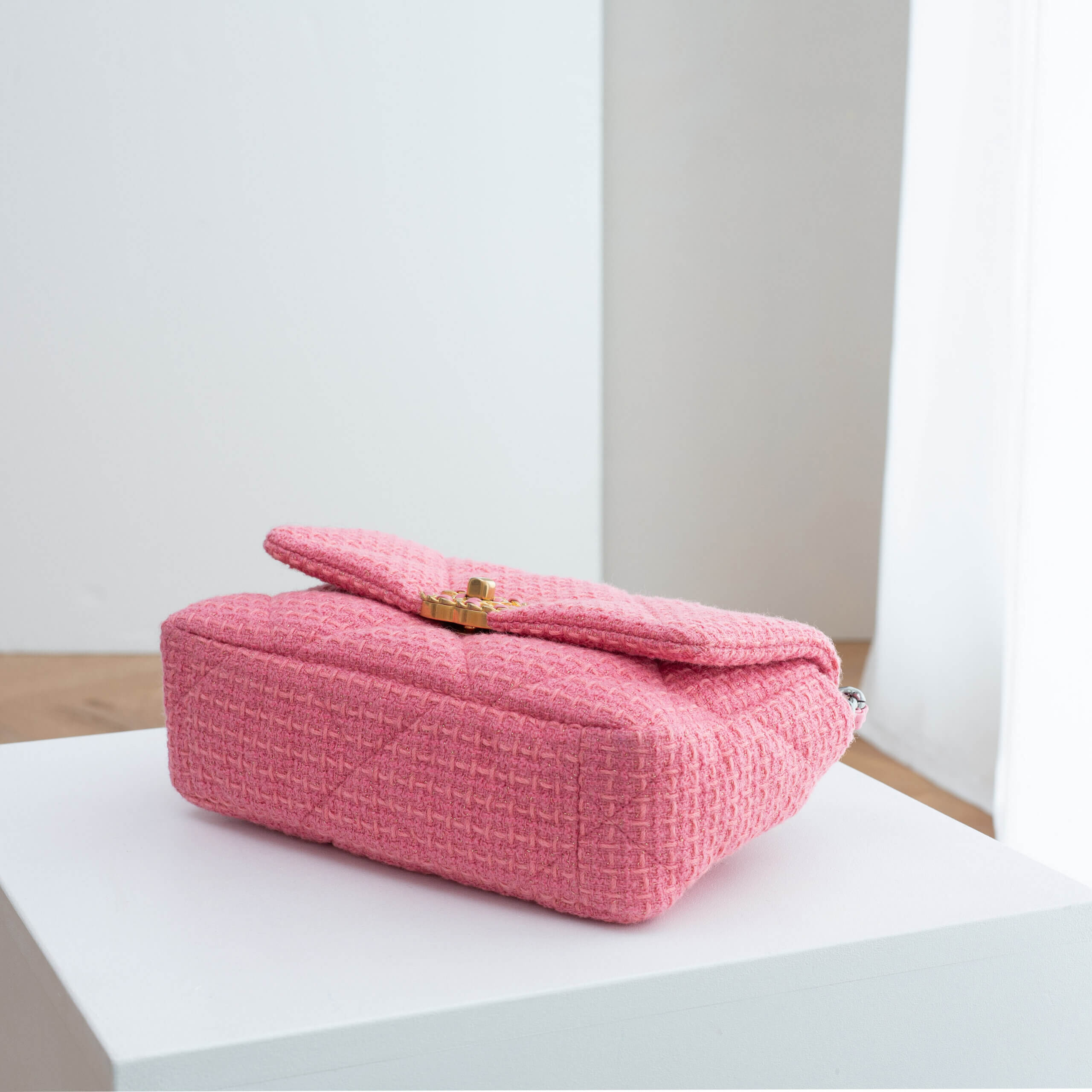 CHANEL 19 Small Tweed Handtasche Handbag Pink Pre-Loved 1125141 4
