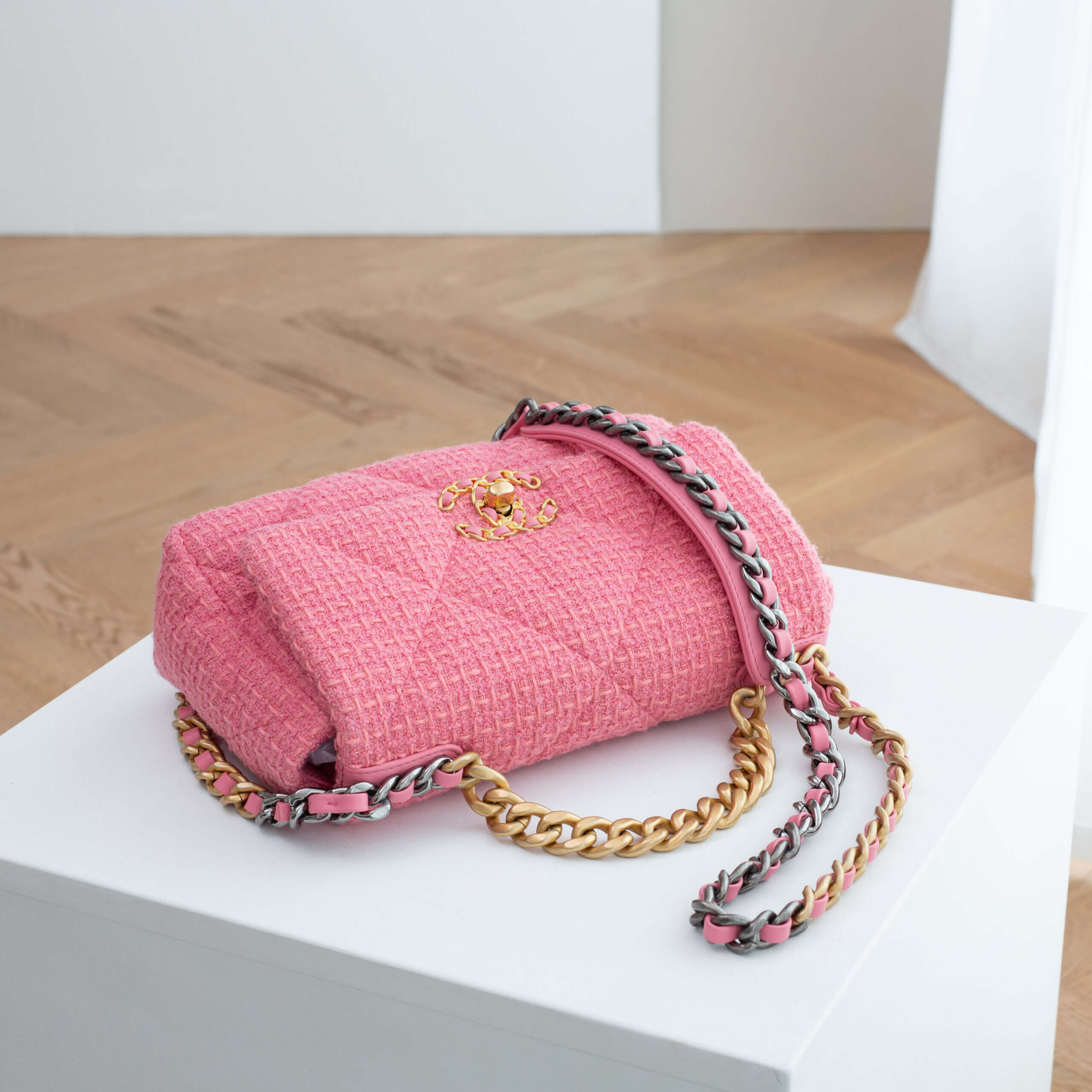 CHANEL 19 Small Tweed Handtasche Handbag Pink Pre-Loved 1125141 5