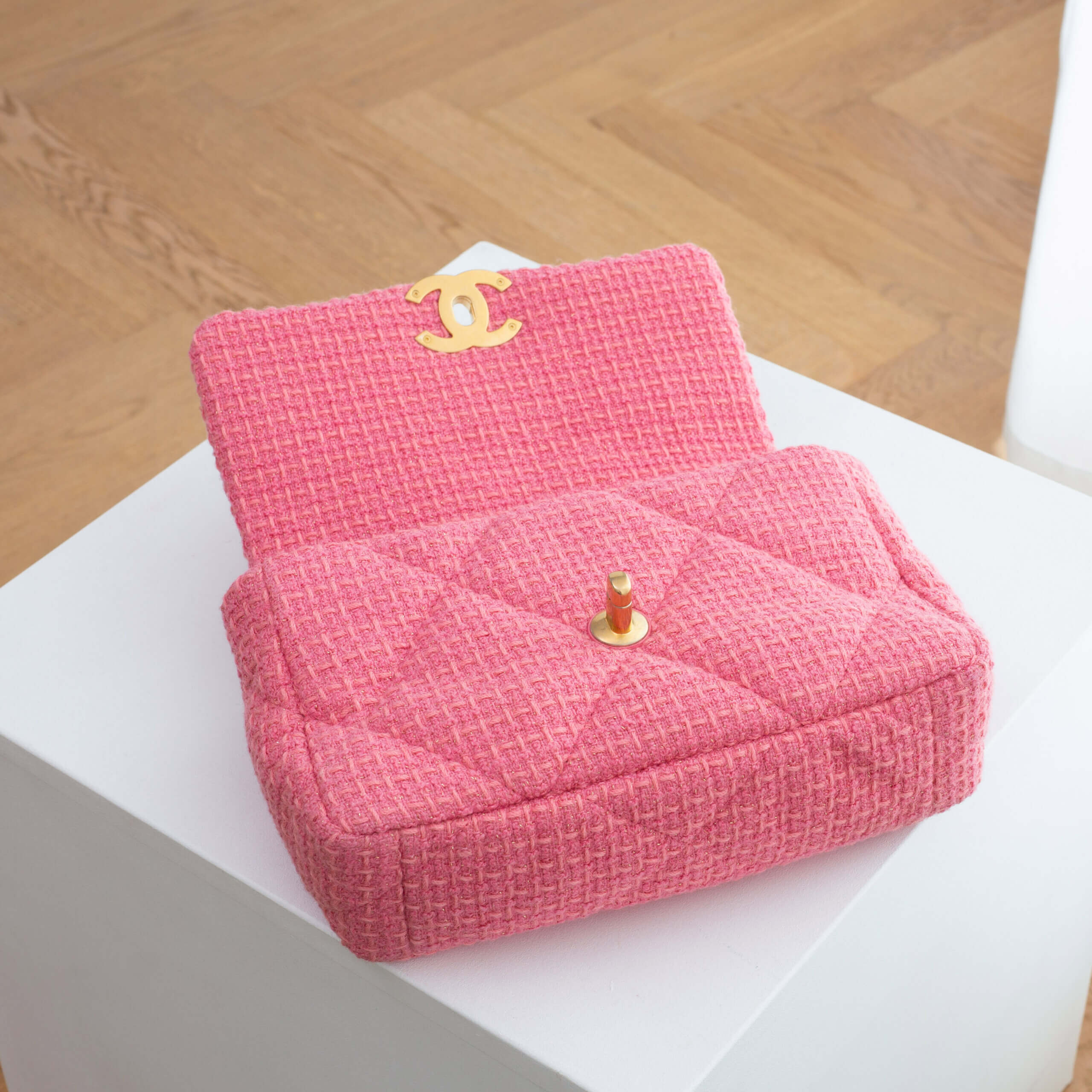 CHANEL 19 Small Tweed Handtasche Handbag Pink Pre-Loved 1125141 6