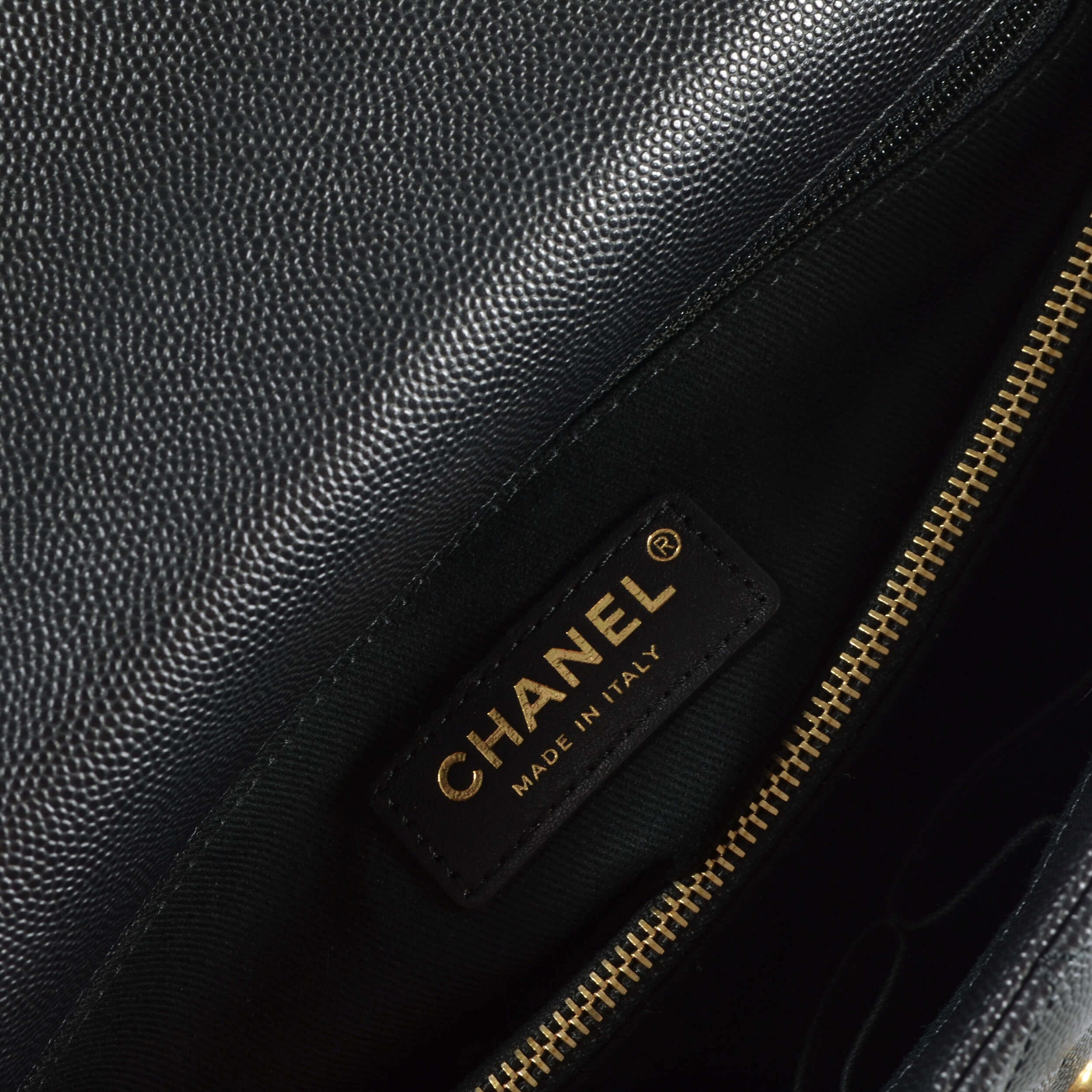 CHANEL Coco Handle Medium Flap Bag Schwarz Pre-Loved 1225150 6