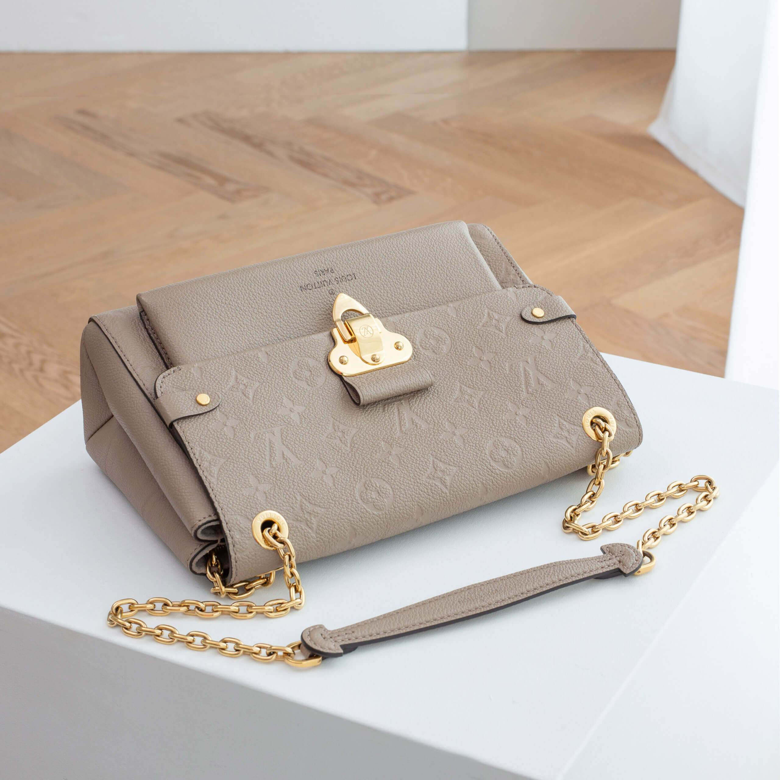 Louis Vuitton Vavin PM Monogram Empreinte Leder Tourterelle Handtasche Pre-Loved 1125222 5