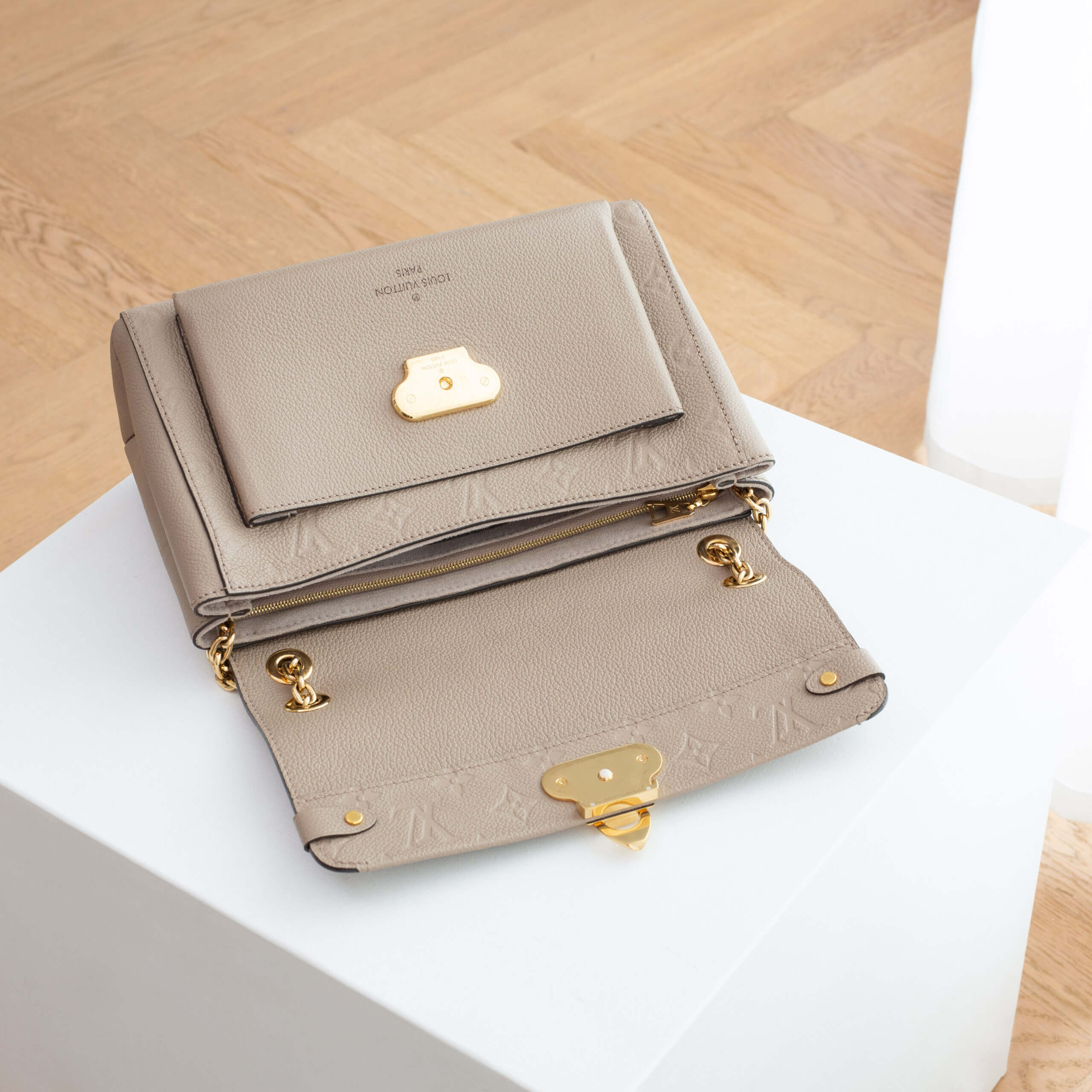 Louis Vuitton Vavin PM Monogram Empreinte Leder Tourterelle Handtasche Pre-Loved 1125222 5