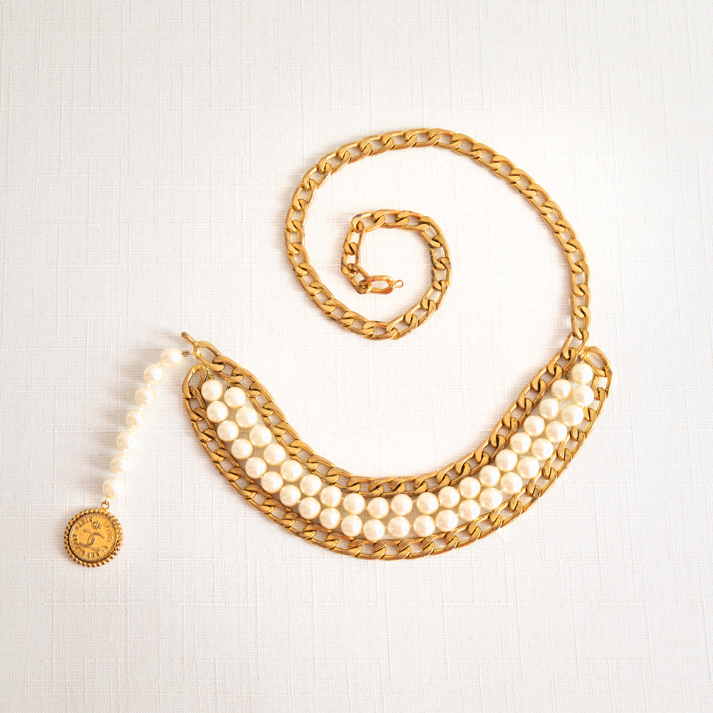 CHANEL Vintage Pearl Chain Belt Gürtelkette Gold Weiß Pre-Loved 12614 1