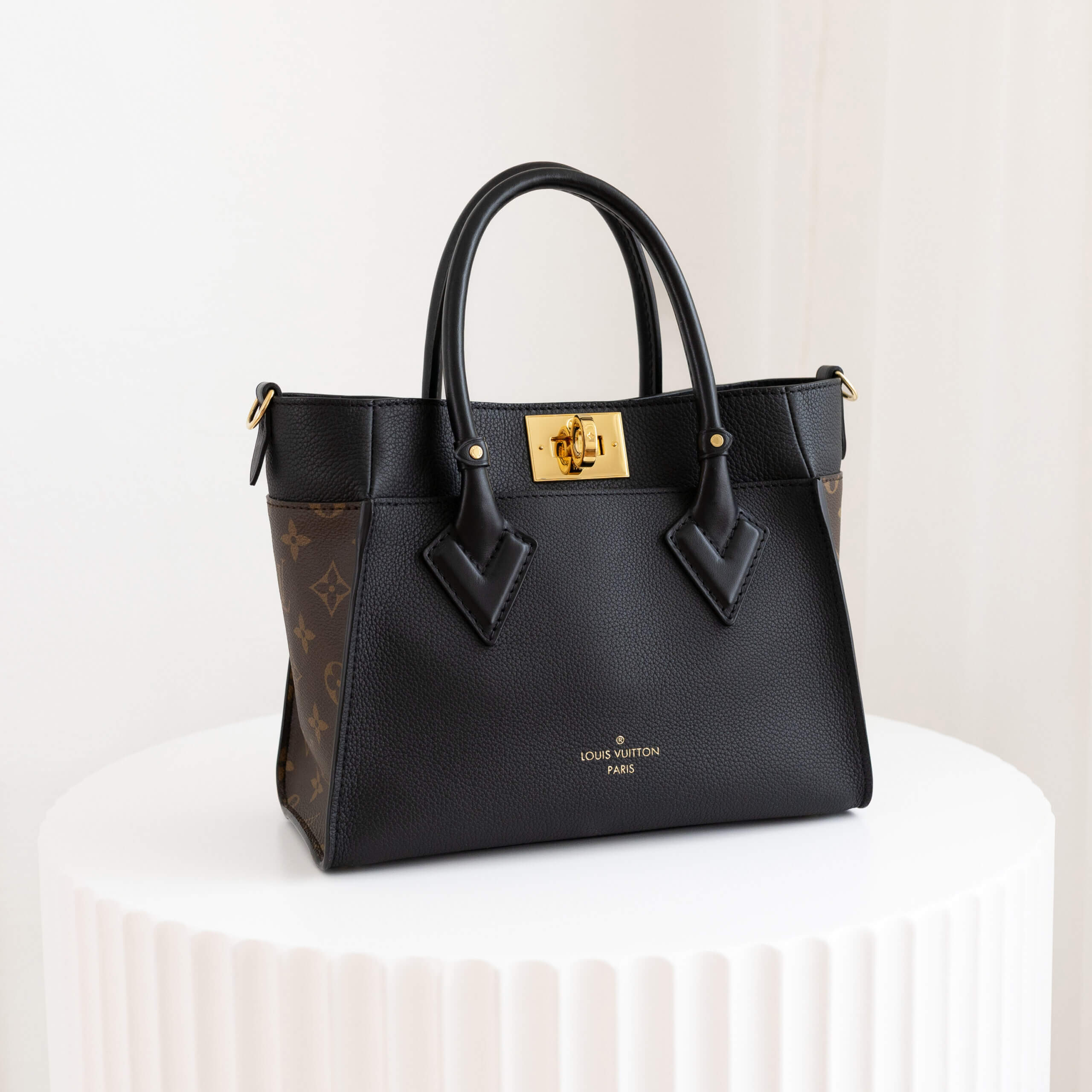 Louis Vuitton On My Side PM Monogram Canvas Noir Leder Handtasche Pre-Loved 42624 2