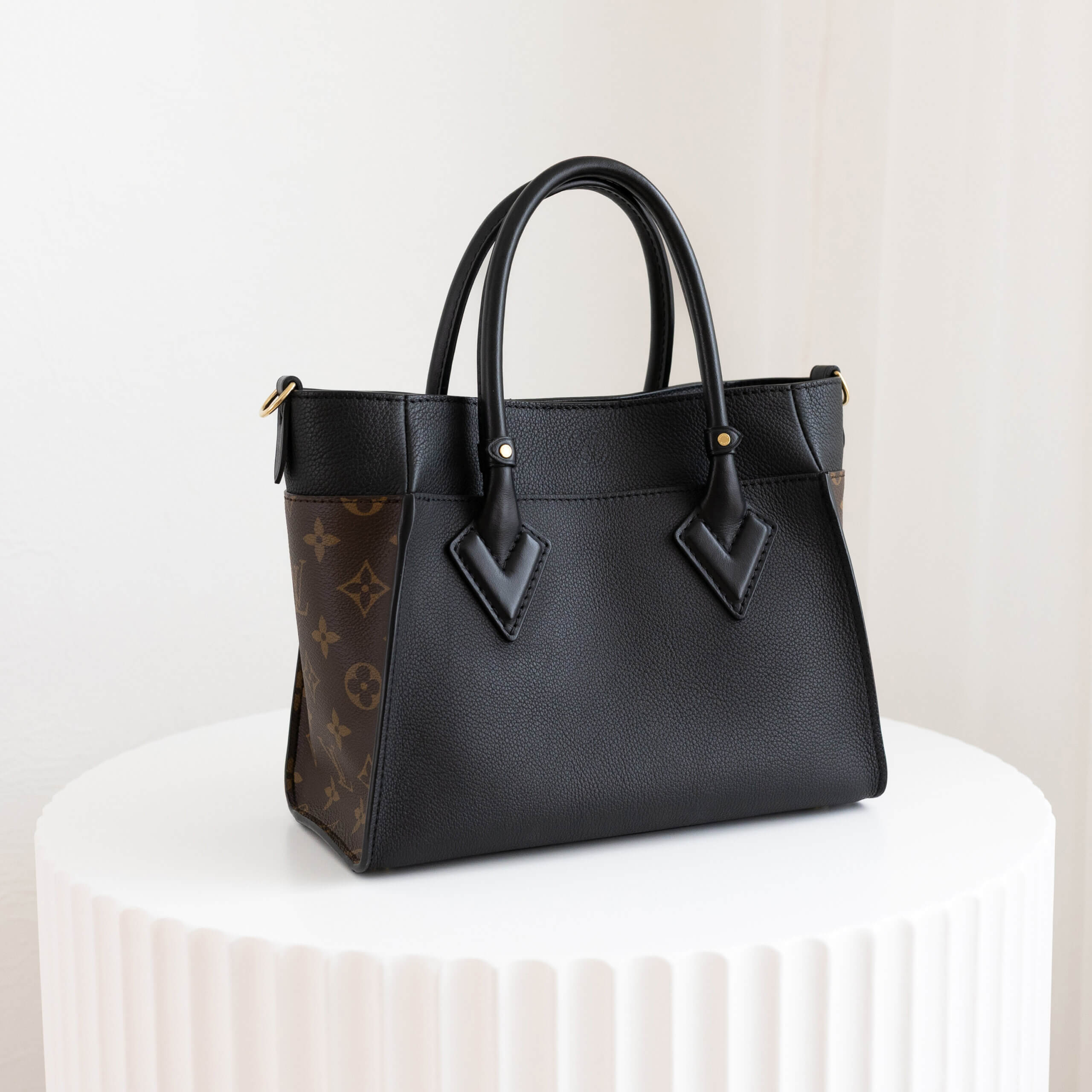 Louis Vuitton On My Side PM Monogram Canvas Noir Leder Handtasche Pre-Loved 42624 3
