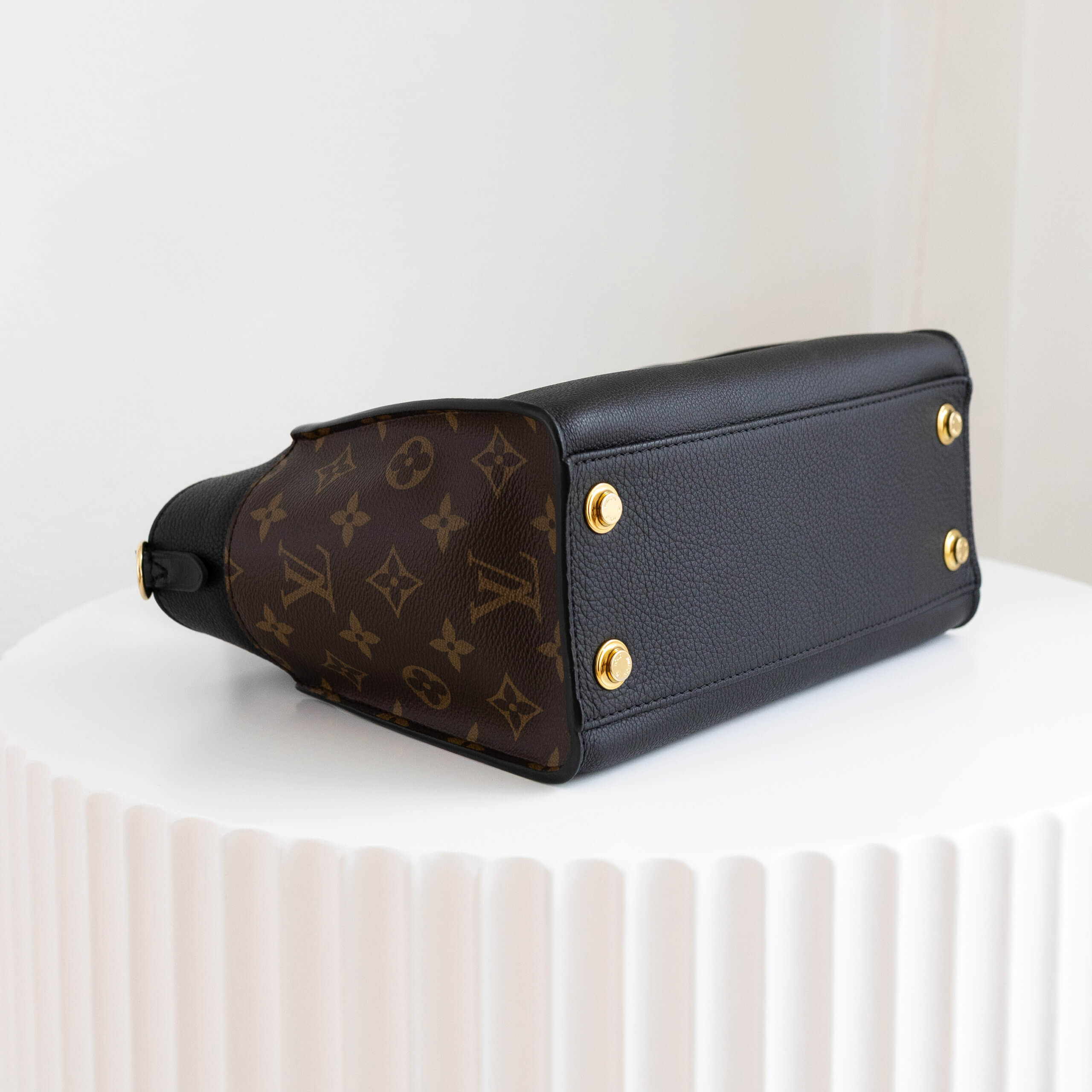 Louis Vuitton On My Side PM Monogram Canvas Noir Leder Handtasche Pre-Loved 42624 5