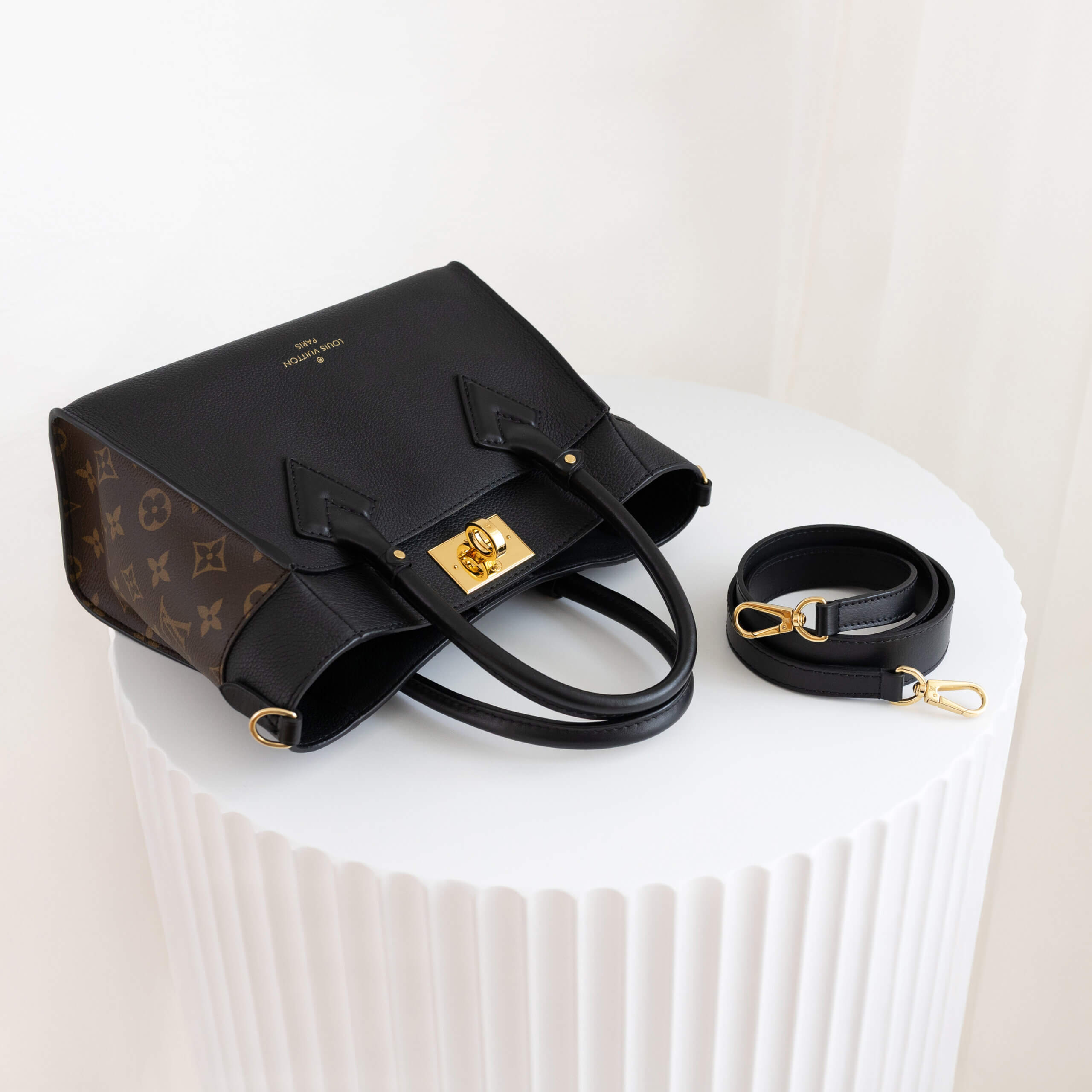 Louis Vuitton On My Side PM Monogram Canvas Noir Leder Handtasche Pre-Loved 42624 6